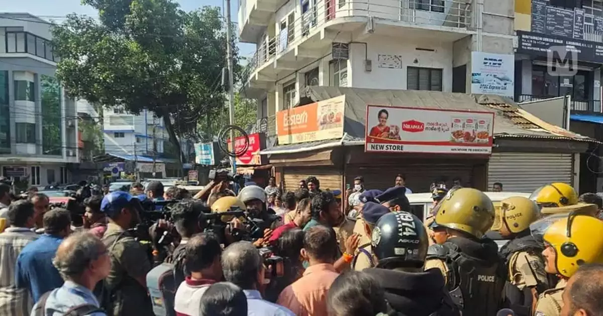 വഞ്ചിയൂരില് കള്ളവോട്ട് ആരോപണം, നൂറിലേറെ കള്ളവോട്ട് ചെയ്തെന്ന് ബിജെപി; ആരോപണം നിഷേധിച്ച് സിപിഎം