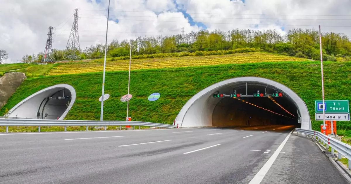 'നടപടിക്രമങ്ങളിൽ ഒരു വീഴ്ചയുമില്ല, വയനാട് തുരങ്ക പാത നിർമാണം തുടരാമെന്ന് ഹൈക്കോടതി'; തുരങ്ക പാത നിർമാണം തടയണമെന്നാവശ്യപ്പെട്ട ഹർജി തള്ളി