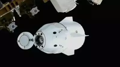 ഇത് ചരിത്രത്തിൽ ആദ്യം; ആരോഗ്യപ്രശ്‌നം നേരിടുന്ന സഞ്ചാരിയുമായി ക്രൂ-11 സംഘം ഭൂമിയിലിറങ്ങി