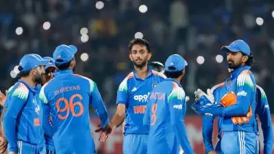 'അവനെ ടീമിൽ എടുത്തിട്ട് ഒരു കാര്യവുമില്ല, കാണിക്കുന്നത് മുഴുവൻ മണ്ടത്തരങ്ങളാണ്'; തുറന്നടിച്ച് ഇന്ത്യൻ സഹ പരിശീലകൻ