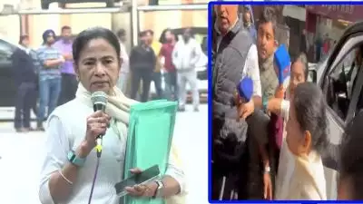 തൃണമൂലിന്റെ ഐടി മേധാവിയുടെ വീട്ടില്‍ ഇ ഡിയുടെ മിന്നല്‍ റെയ്ഡ്, ഓടിയെത്തി മമത ബാനര്‍ജി; 'പാര്‍ട്ടി രേഖകള്‍ തട്ടിയെടുക്കാനുള്ള ബിജെപി ശ്രമം, തിരിച്ച് ബിജെപി ഓഫീസുകളില്‍ ഞങ്ങളും റെയ്ഡിന് ഇറങ്ങിയാലോ? '