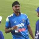 'മിണ്ടാതിരിയെട ചെറുക്കാ', ആരാധകനോട് കയർത്ത് അർശ്ദീപ് സിങ്; സംഭവം ഇങ്ങനെ