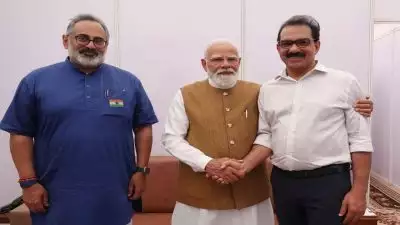 എന്‍ഡിഎ പ്രവേശനത്തില്‍ ട്വന്റി 20യില്‍ പൊട്ടിത്തെറി; സാബു എം ജേക്കബിനൊപ്പം എന്‍ഡിഎയിലേക്ക് ഇല്ലെന്ന് ഒരു വിഭാഗം; പാര്‍ട്ടി വിട്ടു കോണ്‍ഗ്രസില്‍ ചേര്‍ന്ന് ചില നേതാക്കള്‍