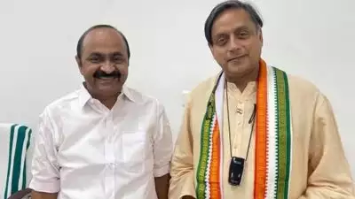 പ്രോബ്ലം സോൾവ്ഡ്...! ശശി തരൂരിനെ തിരുവനന്തപുരത്തെ ഫ്ലാറ്റിലെത്തിക്കണ്ട് പ്രതിപക്ഷ നേതാവ്, നിയമസഭാ തിരഞ്ഞെടുപ്പ് തയ്യാറെടുപ്പുകളെ കുറിച്ച് ചർച്ച നടത്തി