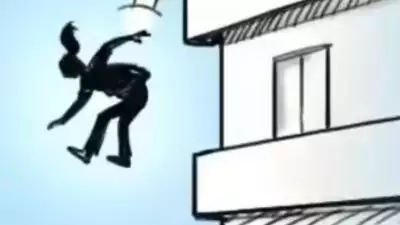 കണ്ണൂരിൽ സ്കൂൾ കെട്ടിടത്തിൻ്റെ മുകളിൽ നിന്നും താഴേക്ക് ചാടി വിദ്യാർത്ഥിനി; ഗുരുതര പരിക്ക്