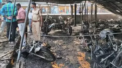 തൃശൂർ റെയിൽവേ സ്റ്റേഷനിൽ പാർക്കിങ്ങിലുണ്ടായ തീപിടിത്തം; ഗുരുതര വീഴ്ചയെന്ന് പൊലീസ്, പ്രത്യേകസംഘം അന്വേഷിക്കും