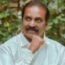 തിരുപ്പൂരിൽ ഗാനരചയിതാവ് വൈരമുത്തുവിന് നേരെ ചെരുപ്പേറ്; യുവതി പിടിയില്‍