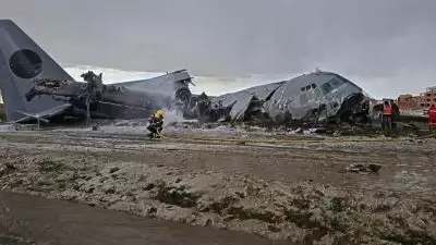 പുതിയതായി അച്ചടിച്ച കറന്‍സി നോട്ടുമായി വന്ന ബൊളീവിയന്‍ വിമാനം തകര്‍ന്നുവീണു, 15 മരണം; പണമെടുക്കാനായി തടിച്ചുകൂടി ആളുകള്‍