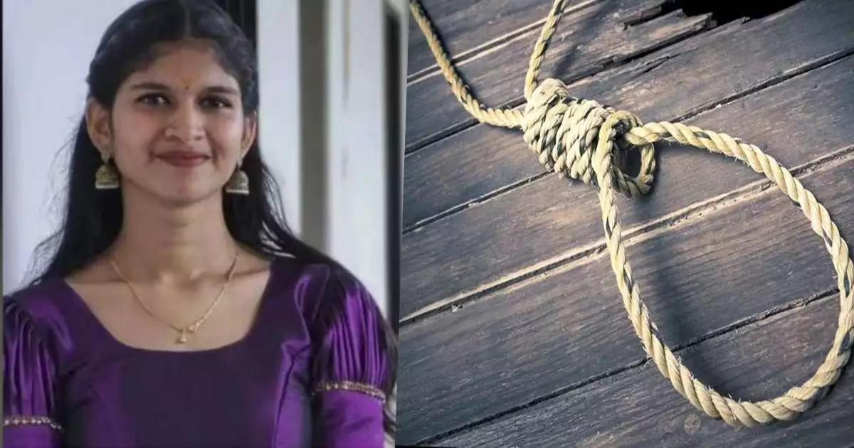 കൊയിലാണ്ടിയില് കോളേജ് വിദ്യാര്ത്ഥിയെ മരിച്ച നിലയില് കണ്ടെത്തിയ സംഭവത്തില് ദുരൂഹത; ശ്രീനന്ദയുടെ നെറ്റിയിലും താടിയിലുമുള്ള മുറിവില് അസ്വാഭാവികത