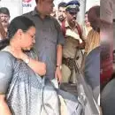 കെഎസ്‌യു പ്രതിഷേധത്തിനിടെ ആരോഗ്യ മന്ത്രി വീണാ ജോര്‍ജിന് പരുക്കേറ്റു; കഴുത്തിനും കൈയ്ക്കും പരുക്ക്, ആശുപത്രിയിലേക്ക് മാറ്റി