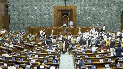 ശക്തമായ പ്രതിപക്ഷ പ്രതിഷേധം, പ്രസംഗിക്കാനാകാതെ പ്രധാനമന്ത്രി; ചര്‍ച്ചയും പ്രധാനമന്ത്രിയുടെ മറുപടിയുമില്ലാതെ അസാധാരണമായി ലോക്‌സഭ നന്ദിപ്രമേയം പാസാക്കി; ലോകസ്ഭയില്‍ പറ്റാത്ത മോദിയുടെ മറുപടി പ്രസംഗം ഇനി രാജ്യസഭയില്‍