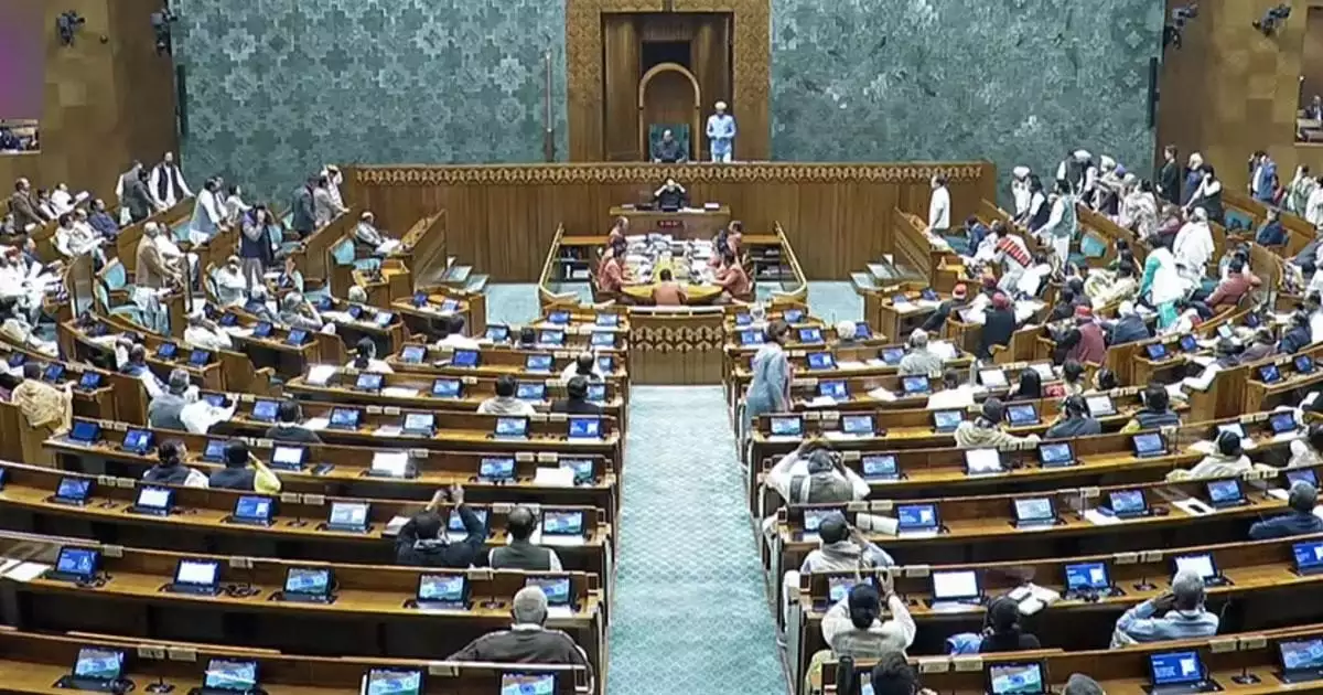 സറണ്ടര് മോദി മുദ്രാവാക്യവുമായി പാര്ലമെന്റില് പ്രതിപക്ഷം; അമേരിക്കയുമായുള്ള വ്യാപാര കരാര് ഇന്ത്യയ്ക്ക് നിര്ണായകമെന്ന് നരേന്ദ്ര മോദി; അമേരിക്കയ്ക്ക് കീഴടങ്ങിയെന്ന് ചൂണ്ടിക്കാട്ടി പ്രതിപക്ഷ പ്രതിഷേധം