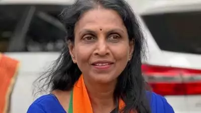 അനാവശ്യമായി പണം ചിലവാക്കുന്നതിൽ താത്പര്യമില്ല, ഈ പ്രായത്തിൽ ട്രെയിനിൽ യാത്ര ചെയ്യാനാകില്ല; ഫ്‌ളൈറ്റ് ബുക്ക് ചെയ്ത് പണം കളയേണ്ടതില്ലെന്ന് പാർട്ടിയോട് പറഞ്ഞു : ആർ. ശ്രീലേഖ