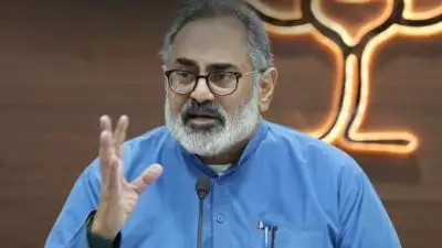 ഞങ്ങള്‍ തുറക്കുന്നത് ബാറുകള്‍ അല്ല, സ്‌കൂളുകളാണ് എന്ന് മുദ്രാവാക്യമുയര്‍ത്തി അധികാരത്തിലെത്തിയ പിണറായി സര്‍ക്കാര്‍ 10 വര്‍ഷം കൊണ്ട് തുറന്ന ബാറുകളുടെ എണ്ണം ഞെട്ടിക്കുന്നത്: രാജീവ് ചന്ദ്രശേഖര്‍