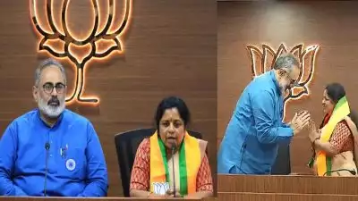 'കൈ' വിട്ടു രശ്മി 'താമര'യ്‌ക്കൊപ്പം; കഴിഞ്ഞ തിരഞ്ഞെടുപ്പില്‍ കൊട്ടാരക്കരയിലെ കോണ്‍ഗ്രസ് സ്ഥാനാര്‍ത്ഥി- ഇക്കുറി ഇനി ബിജെപി?; ആര്‍ രശ്മി രാജീവ് ചന്ദ്രശേഖറില്‍ നിന്ന് അംഗത്വം സ്വീകരിച്ചു