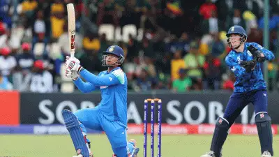 ബ്രിട്ടീഷ് സാമ്രാജ്യത്തിൽ സൂര്യൻ ഒരിക്കലും അസ്തമിക്കില്ല, എന്നാൽ ഇന്നലെ സൂര്യൻ നേരിട്ടിറങ്ങി അവരുടെ പ്രതീക്ഷകളെ അസ്തമിപ്പിച്ചു; വൈഭവ് സൂര്യവൻഷിയുടെ പ്രകടനത്തെ വാനോളം പുകഴ്ത്തി ആരാധകർ