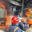 എടയാർ തീപിടുത്തത്തിൽ മരിച്ച തൊഴിലാളിയുടെ കുടുംബത്തിന് അഞ്ച് ലക്ഷം രൂപ നൽകാൻ കളക്ടറുടെ നിർദേശം; മക്കളുടെ പഠന ചെലവ് കമ്പനി വഹിക്കണമെന്നും കളക്ടർ