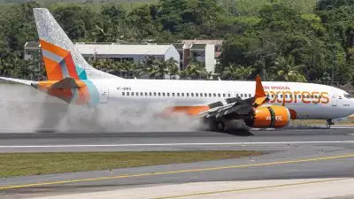 ഫുക്കറ്റിലേക്ക് പോയ എയര്‍ ഇന്ത്യ എക്‌സ്പ്രസ് വിമാനത്തിന്റെ ലാന്‍ഡിങ് ഗിയര്‍ പൊട്ടി അപകടം; വീല്‍ ഊരിത്തെറിച്ച് തെന്നി നീങ്ങി, ഹാര്‍ഡ് ലാന്‍ഡിങ്ങില്‍ തെന്നി മാറി ദുരന്തം; ആര്‍ക്കും പരിക്കില്ല