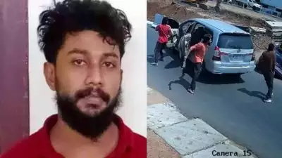 കൊല്ലത്ത് ജാമ്യത്തിലിറങ്ങിയ ഗുണ്ടാ നേതാവിനെ പട്ടാപ്പകൽ റോഡിലിട്ട് വെട്ടിക്കൊന്നു; ആക്രമണം സ്റ്റേഷനിലെത്തി മടങ്ങുന്നതിനിടെ