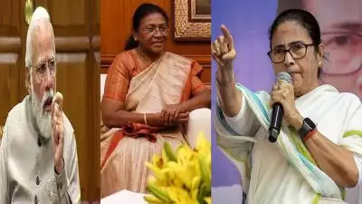 രാഷ്ട്രപതി ദ്രൗപദി മുര്‍മുവിന്റെ ബംഗാള്‍ സന്ദര്‍ശനത്തിലെ പ്രോട്ടോക്കോള്‍ വീഴ്ച, വിശദീകരണം തേടി കേന്ദ്രം; ബിജെപി രാഷ്ട്രപതിയുടെ പദവിയെ രാഷ്ട്രീയമായി ദുരുപയോഗം ചെയ്യുകയാണെന്ന് തിരിച്ചടിച്ച് മമത