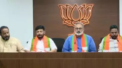 സ്ഥാനാര്‍ഥിത്വം ലഭിക്കാത്തതില്‍ പ്രതിഷേധം; രണ്ട് കോണ്‍ഗ്രസ് നേതാക്കള്‍ ബിജെപിയില്‍; ചിറയിന്‍കീഴിലെ കഴിഞ്ഞ തവണത്തെ യുഡിഎഫ് സ്ഥാനാര്‍ഥി എന്‍ഡിഎയില്‍