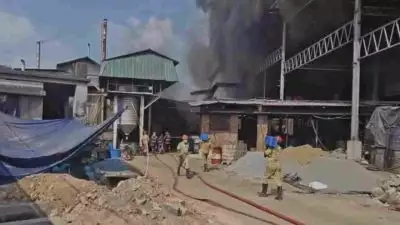 കൊച്ചി എടയാർ വ്യവസായമേഖലയിൽ വൻ തീപിടിത്തം; ഒരാൾ മരിച്ചു, നിരവധിപേർക്ക് പരിക്ക്