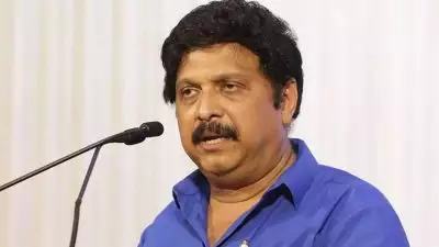 ചോര കുടിക്കാൻ മറ്റാരെയും കിട്ടിയില്ലേ? അല്പം സ്‌നേഹം കാണിച്ചപ്പോൾ തന്നെ തിന്നത് രണ്ടു ദിവസമാണ്; ഇനി മാധ്യമങ്ങളോട് സംസാരിക്കില്ല : ഗണേഷ് കുമാർ