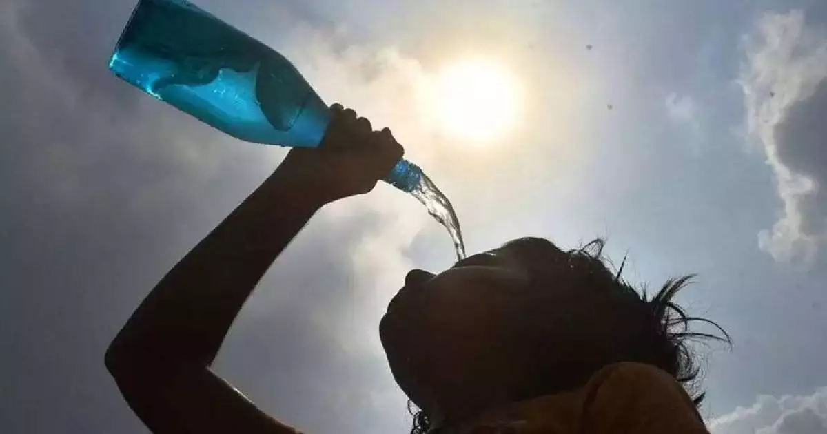 കേരളം ചുട്ടുപൊള്ളുന്നു.. സാധാരണയിലും 3 ഡിഗ്രി സെൽഷ്യസ് വരെ താപനില ഉയരാമെന്ന് മുന്നറിയിപ്പ്; 12 ജില്ലകളിൽ യെല്ലോ അലർട്ട്