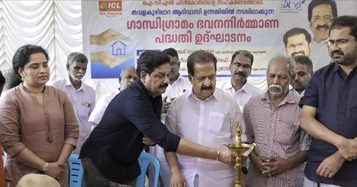 അതിരപ്പള്ളി തവളക്കുഴിപ്പാറ ആദിവാസി ഉന്നതിയിൽ 35 വീടുകൾ നവീകരിച്ച് ഐസിഎൽ ഫിൻ കോർപ്പ്