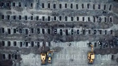 'മിസ്റ്റര്‍ ട്രംപ് വാഗ്ദാനം ചെയ്ത രക്ഷ യഥാര്‍ത്ഥത്തില്‍ ഇങ്ങനെയാണ് കാണപ്പെടുക'; ഇറാനില്‍ കൊല്ലപ്പെട്ട പ്രൈമറി സ്‌കൂള്‍കുട്ടികളുടെ കൂട്ടസംസ്‌കാര ചിത്രം