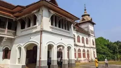 തിരുവനന്തപുരം കവടിയാർ കൊട്ടാരത്തിൽ വൻ കവർച്ച; അമൂല്യ രത്നങ്ങളടക്കം 2 കോടിയുടെ ആഭരണം മോഷണം പോയതായി പരാതി