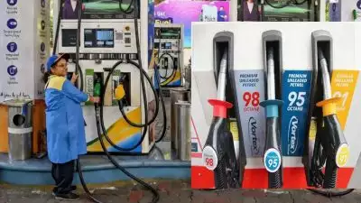 പാചകവാതക പ്രതിസന്ധിയ്ക്ക് പിന്നാലെ പെട്രോള്‍ വിലയിലും വര്‍ധന; പ്രീമിയം പെട്രോളിന് രണ്ട് രൂപ വര്‍ധന