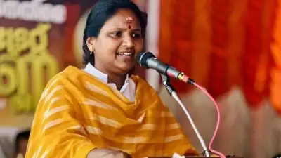 വ്യക്തിഹത്യ അവസാനിപ്പിക്കാമോ? അരച്ചാൺ വയർ നിറച്ച് ഒരു മാസം ജീവിക്കാൻ ഇന്നും ഒന്നരലക്ഷം പോയിട്ട് 5,000 രൂപ പോലും വേണ്ട: രമ്യ ഹരിദാസ്