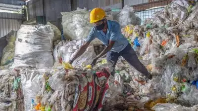 വീടുകളിലും സ്ഥാപനങ്ങളിലും മാലിന്യങ്ങൾ ഇനി നാലായി തരംതിരിച്ചു സംസ്കരിക്കണം; ഏപ്രിൽ ഒന്ന് മുതൽ ഖരമാലിന്യ പരിപാലന ചട്ടങ്ങൾ പ്രാബല്യത്തിൽ വരും