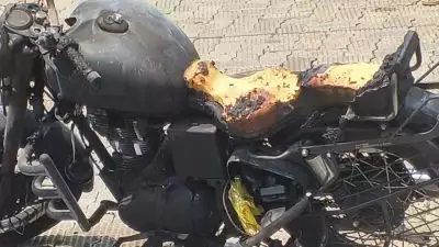 ചൂടില്‍ പൊള്ളി കൊച്ചി; പാർക്ക് ചെയ്തിരുന്ന ബൈക്കിന്റെ സീറ്റ് കത്തി നശിച്ചു