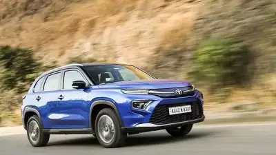 ബേസ് മോഡലിൽ കൈ വയ്ക്കാതെ ടൊയോട്ട, ഈ വേരിയന്റുകൾക്ക് പുതിയ വില കൊടുക്കണം