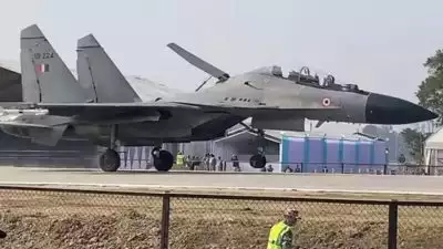 വ്യോമസേന വിമാനം ലാന്‍ഡിങ്ങിനിടെ അപകടത്തിൽപ്പെട്ടു; സാങ്കേതിക തകരാറെന്ന് സൂചന