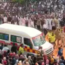 വെളിച്ചം പകർന്ന ഗുരുനാഥന്മാർക്ക് കണ്ണീരോടെ വിട; സ്കൂളിൽ പൊതുദർശനം