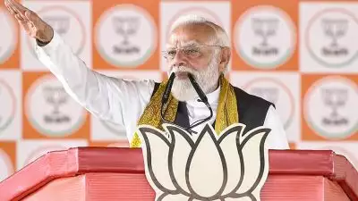 ബംഗാള്‍ ഇരട്ട എന്‍ജിന്‍ സര്‍ക്കാരിനായി ദാഹിക്കുന്നുവെന്ന് മോദി; മമതയുടെ തൃണമൂല്‍ സംസ്ഥാനത്തെ നുഴഞ്ഞുകയറ്റക്കാരുടെ ഫാക്ടറിയാക്കി മാറ്റി; വികസിത് ബംഗാളിനായി തൃണമൂലിനെ പുറത്താക്കണം