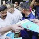 'യുഡിഎഫ് സ്ഥാനാര്‍ത്ഥിക്ക് വോട്ട് ചെയ്യണേ';  കടകളില്‍ കയറിയും മലയാളത്തില്‍ വോട്ട് ചോദിച്ചും പ്രിയങ്ക ഗാന്ധി