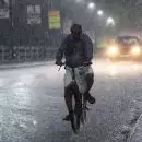 ഇന്ന് നാലു ജില്ലകളിൽ ശക്തമായ മഴ; 50 കിലോമീറ്റർ വേഗതയിൽ കാറ്റ് വീശാൻ സാധ‍്യത; വിവിധ ജില്ലകളിൽ ഇന്നും നാളെയും യെല്ലോ അലർട്ട്