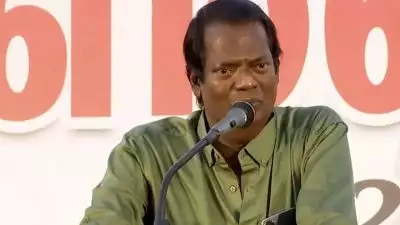 വി.ഡി. സതീശനെ വെല്ലുവിളിച്ചാൽ മുഖ്യമന്ത്രിയെക്കൊണ്ട് മൂക്ക് കൊണ്ട് 'ഋതിക് റോഷൻ' എന്ന് എഴുതിക്കും; ഇത് കണ്ണൂരല്ല എറണാകുളമാണ് : സലിം കുമാർ