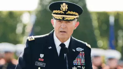 യുഎസ് സൈനിക മേധാവിയോട് വിരമിക്കാൻ ആവശ്യപ്പെട്ട് പ്രതിരോധ സെക്രട്ടറി
