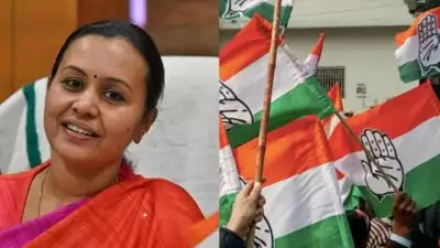 വോട്ടിങ് മെഷീനിൽ വീണാ ജോർജ്ജിന്റെ ഫോട്ടോയ്ക്ക് മാത്രമേ വ്യക്തതയുള്ളൂ; വോട്ടെടുപ്പ് പുരോ​ഗമിക്കുന്നതിനിടെ പരാതിയുമായി കോൺ​ഗ്രസ്