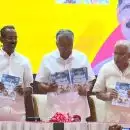 രണ്ട് പുസ്തകങ്ങളിലായി എല്‍ഡിഎഫ് പ്രകടന പത്രിക പുറത്തിറക്കി മുഖ്യമന്ത്രി; കേവല ദാരിദ്ര്യം ഇല്ലാതാക്കും, എല്ലാ ക്ഷേമ പെന്‍ഷനുകളും 3000 രൂപയായി വര്‍ദ്ധിപ്പിക്കും, കിടപ്പുരോഗികള്‍ക്ക് സമ്പൂര്‍ണ്ണ പരിരക്ഷ ഉറപ്പാക്കും