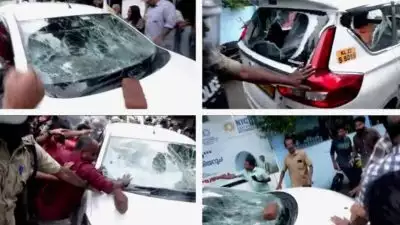 സിപിഎം ആക്രമണത്തിൽ ഇ ഡി ഉദ്യോഗസ്ഥർക്ക് പരിക്ക്; ഉദ്യോഗസ്ഥരുടെ വാഹനം അടിച്ച് തകർത്തു, ഇഷ്ടികയും വടികളും ഉപയോഗിച്ച് ആക്രമണം