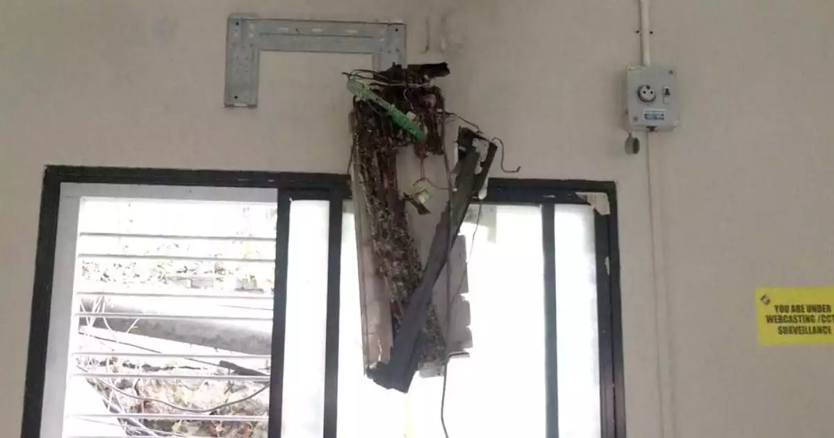 സ്പോർട്സ് കൗൺസിൽ ആസ്ഥാനത്ത് അറ്റകുറ്റപ്പണിക്കിടെ എസി പൊട്ടിത്തെറിച്ച് അപകടം; 2 തൊഴിലാളികൾക്ക് പരിക്ക്