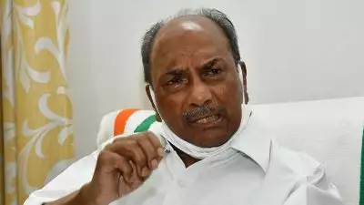 'സിപിഐഎമ്മിന് പറ്റിയ തെറ്റ് യുഡിഎഫിന് ഉണ്ടാകരുത്, പുതിയ സർക്കാർ ജനവികാരം മനസിലാക്കി പ്രവർത്തിക്കണം'; എ കെ ആന്റണി