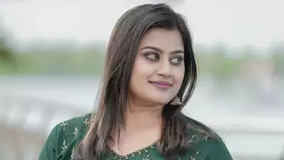 'സ്റ്റേഷനിൽ വെച്ച് അപമാനിച്ചു, ഒരുകോടി രൂപ നഷ്ടപരിഹാരം വേണം; പൊലീസിനും ലക്ഷ്മി പ്രിയക്കുമെതിരെ മുഖ്യമന്ത്രിക്കും ഡിജിപിക്കും പരാതി നല്‍കി നടി അൻസിബ