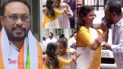 'അരയ്ക്കു താഴെ നാഡി വ്യവസ്ഥ തകർച്ചയിലായി, ഒറ്റയാനായി സന്ന്യാസ സദൃശമായ ജീവിതം നയിക്കുന്നു... പിതൃനിർവിശേഷമായ സ്നേഹ പ്രകടനമാണ് നടത്തിയത്'; ആലിംഗന വിവാദത്തിൽ ചെറിയാൻ ഫിലിപ്പ്